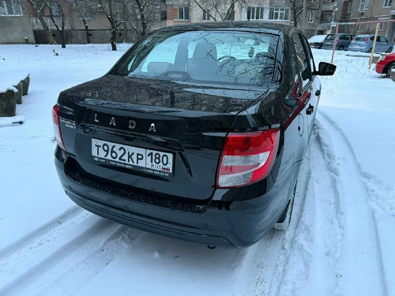 Ваз granta 2025 (1.6 / (106л. с. ) покупалась в автосалоне. автомобиль в состоянии нового (пробег 11... - фотография