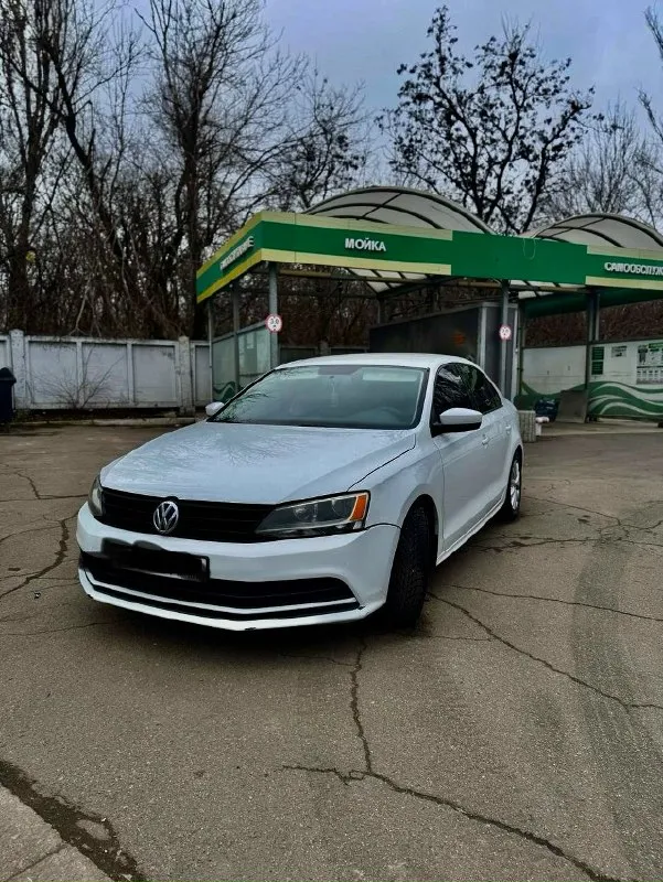‼️ продам volkswagen jetta автомат‼️ оригинальный пробег 111 тысяч миль(190.000 км) 2016 года выпуска двигатель 1.4 автомат, акпп aisin самый простой и надёжный выбор! птс оригинал один собственник. все стекла родные включая лобовое! камера заднего, два usb входа, bluetooth, возможность выхода в интернет, телефон и громкая связь. машина после то цена 1🍋150₽ (торг) осмотр г. донецк +79494925060. 📞 звоните: +7(949)4925060 - фотография - 2