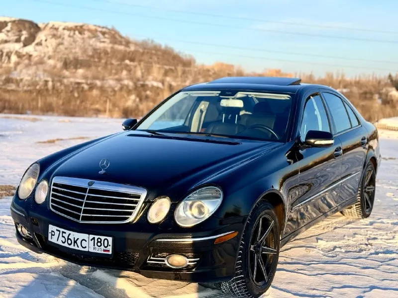 Продам mercedes w211 e350 4-matic, 2007 год выпуска (рестайлинг), машина пригнана из швейцарии в 2020 году, один владелец, весь в оригинальном окрасе, без дтп, лобовое и все остальные стекла оригинал, мотор 3.5 бензин, пробег 178.000 км, полный привод, комплектация avantgarde, есть все. шторки задних стекл, подогревы сидений, багажник с электроприводом, электрорегулировка руля, электросиления, круиз, борт компьютер, мультируль, память сидений и многое другое. работает каждая кнопка. гнили и ржавчины по машине нет. новые зимние шины, два ключа. машина для понимающих людей. за машину не стыдно. продажа с полным переоформлением. цена 1.100.000 рублей. звоните +79493135029 📞 звоните: +7(949)3135029 - фотография - 5
