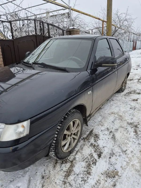 Продам 21104 я хозяин по документам, переоформление обязательно! 2005 г. в. 1.6 16 клапанов (124 мотор, клапана не гнет) автомобиль технически в хорошем состоянии:по двигателю никаких нареканий, масло от замены до замены ни грамма не расходует, коробка, ходовая, все обслуживалось вовремя, все в норме. есть моменты по кузову никак не влияющие на езду и эксплуатацию. приборка нового образца, сиденья перешитые под кожу, очень удобные. машина каждый день на ходу. пгт. володарское - мариуполь вопросы в сообщения или по телефону +79497239895 цена: 195 т. р. самым быстрым торг. - фотография - 2