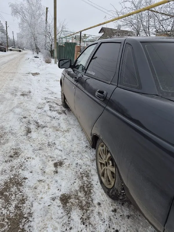 Продам 21104 я хозяин по документам, переоформление обязательно! 2005 г. в. 1.6 16 клапанов (124 мотор, клапана не гнет) автомобиль технически в хорошем состоянии:по двигателю никаких нареканий, масло от замены до замены ни грамма не расходует, коробка, ходовая, все обслуживалось вовремя, все в норме. есть моменты по кузову никак не влияющие на езду и эксплуатацию. приборка нового образца, сиденья перешитые под кожу, очень удобные. машина каждый день на ходу. пгт. володарское - мариуполь вопросы в сообщения или по телефону +79497239895 цена: 195 т. р. самым быстрым торг. - фотография - 3