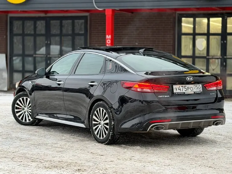 Kia optima 4 gt- line. 2017г. пробег 160.000км. 1 хозяин. в родном окрасе. второй такой нет!!!!. полная комплектация. "жыыр!!!" есть всё, чего даже не придумаешь. безключевой доступ. старт- стоп. панорама на всю крышу. стеклянный отьезжающий назад люк. чёрный потолок. скошенный мульти руль gt. apple car play. android auto. aux. акустика harman kardon. камеры 360'навигация. беспроводная зарядка. обогрев всех сидений. вентиляция всех сидений. электропривод сидений. память сидений. шторки, на задних окнах. авто парковка!!!выбор режимов езды. удержание в полосе. индикация слепых зон. активные фары. би. ксенон. подсветка поворотов. точно, ещё что-то упустил. автомобиль полностью обслужен. все то вовремя. все книжки наряды и т. д. родной, настоящий пробег. состояние изумительное, без окрасов. нет ни царапин ни сколов. сделал эндоскопию. задиров нет!! каты целые! автомобиль в мариуполе. цена: 2.000.000.. +79496991332 - фотография - 2