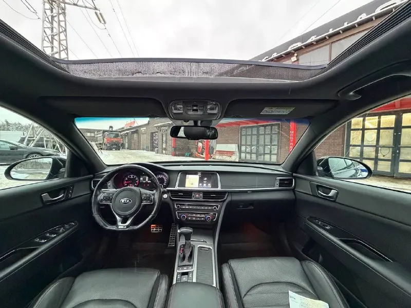 Kia optima 4 gt- line. 2017г. пробег 160.000км. 1 хозяин. в родном окрасе. второй такой нет!!!!. полная комплектация. "жыыр!!!" есть всё, чего даже не придумаешь. безключевой доступ. старт- стоп. панорама на всю крышу. стеклянный отьезжающий назад люк. чёрный потолок. скошенный мульти руль gt. apple car play. android auto. aux. акустика harman kardon. камеры 360'навигация. беспроводная зарядка. обогрев всех сидений. вентиляция всех сидений. электропривод сидений. память сидений. шторки, на задних окнах. авто парковка!!!выбор режимов езды. удержание в полосе. индикация слепых зон. активные фары. би. ксенон. подсветка поворотов. точно, ещё что-то упустил. автомобиль полностью обслужен. все то вовремя. все книжки наряды и т. д. родной, настоящий пробег. состояние изумительное, без окрасов. нет ни царапин ни сколов. сделал эндоскопию. задиров нет!! каты целые! автомобиль в мариуполе. цена: 2.000.000.. +79496991332 - фотография - 3