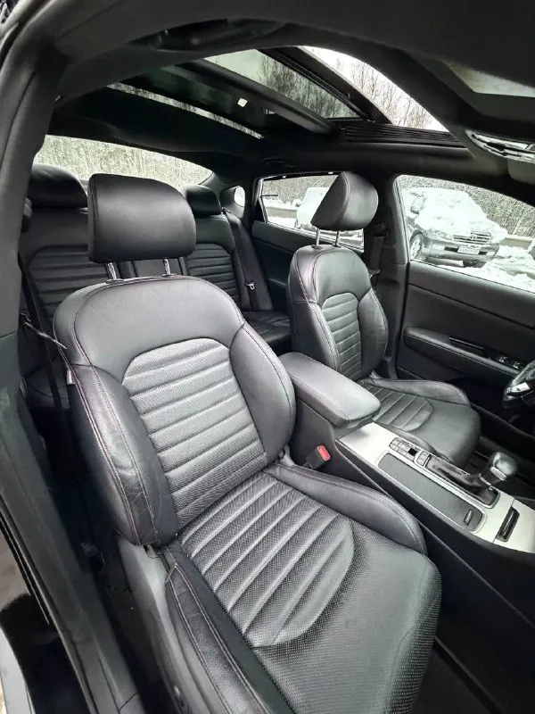 Kia optima 4 gt- line. 2017г. пробег 160.000км. 1 хозяин. в родном окрасе. второй такой нет!!!!. полная комплектация. "жыыр!!!" есть всё, чего даже не придумаешь. безключевой доступ. старт- стоп. панорама на всю крышу. стеклянный отьезжающий назад люк. чёрный потолок. скошенный мульти руль gt. apple car play. android auto. aux. акустика harman kardon. камеры 360'навигация. беспроводная зарядка. обогрев всех сидений. вентиляция всех сидений. электропривод сидений. память сидений. шторки, на задних окнах. авто парковка!!!выбор режимов езды. удержание в полосе. индикация слепых зон. активные фары. би. ксенон. подсветка поворотов. точно, ещё что-то упустил. автомобиль полностью обслужен. все то вовремя. все книжки наряды и т. д. родной, настоящий пробег. состояние изумительное, без окрасов. нет ни царапин ни сколов. сделал эндоскопию. задиров нет!! каты целые! автомобиль в мариуполе. цена: 2.000.000.. +79496991332 - фотография - 4