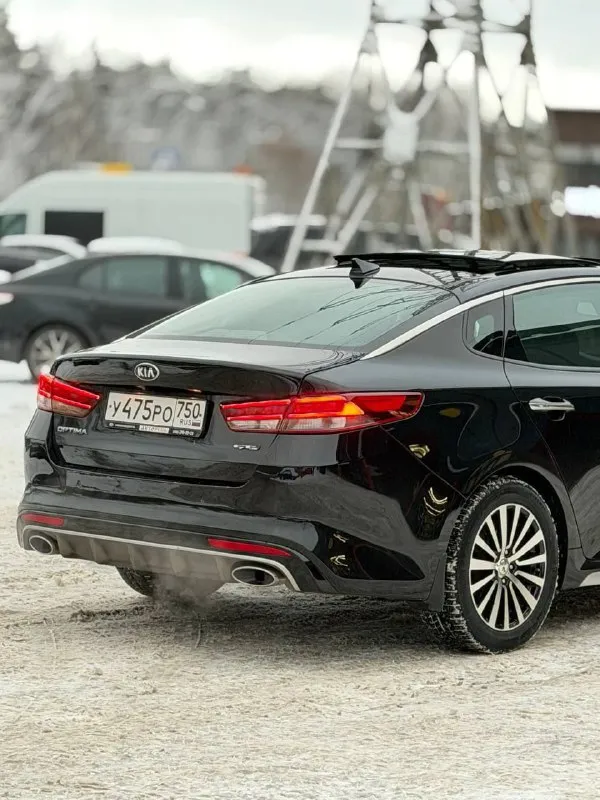 Kia optima 4 gt- line. 2017г. пробег 160.000км. 1 хозяин. в родном окрасе. второй такой нет!!!!. полная комплектация. "жыыр!!!" есть всё, чего даже не придумаешь. безключевой доступ. старт- стоп. панорама на всю крышу. стеклянный отьезжающий назад люк. чёрный потолок. скошенный мульти руль gt. apple car play. android auto. aux. акустика harman kardon. камеры 360'навигация. беспроводная зарядка. обогрев всех сидений. вентиляция всех сидений. электропривод сидений. память сидений. шторки, на задних окнах. авто парковка!!!выбор режимов езды. удержание в полосе. индикация слепых зон. активные фары. би. ксенон. подсветка поворотов. точно, ещё что-то упустил. автомобиль полностью обслужен. все то вовремя. все книжки наряды и т. д. родной, настоящий пробег. состояние изумительное, без окрасов. нет ни царапин ни сколов. сделал эндоскопию. задиров нет!! каты целые! автомобиль в мариуполе. цена: 2.000.000.. +79496991332 - фотография - 5