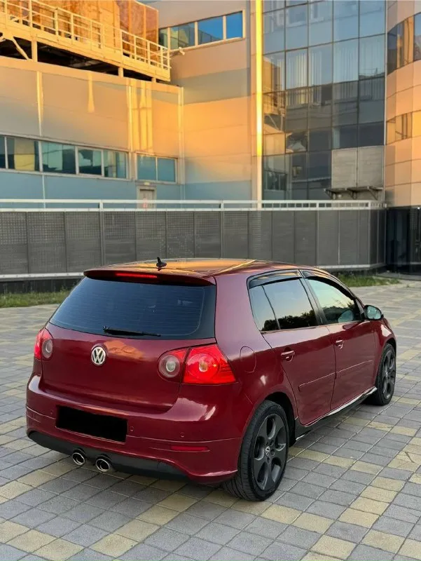 Volkswagen golf 5 2005г 🛞 цена: 395.000р❗️❗️❗️ покрашена не очень, за эту цену подарок -двигатель 1.6 mpi контрактный, пробег 80.000км, не дымит, не троит, работает ровно! -коробка механическая 6-ступенчатая, не хрустит, не выбивает, 10.000км назад менял сцепление. -салон ухоженный, сидения полу ковши, с электро регулировкой сидением, подогрев сидений, мультируль, регулировка зеркал, монитор с блютусом, и многое другое ! -ходовая перебрана, не стучит, не гремит, работает как мячик! ⛽️едет бодро, расход 6-7 литров по трассе, по городу 8-9 литров. -по кузову, в круг обвесы gti, выхлоп, диски 17 радиуса, тоже от gti, по кузову есть моменты, коцки, рыжики, ничего критичного, дно целое. 📃по документам полный порядок, ограничений нету, любой вид переоформления. 🌎машина находится в г. донецк, осмотр по договоренности, 📞 +7 949 452 4995 💸цена: 395.000р ❗️❗️❗️ 📞 звоните: +7(949)4524995 - фотография - 3