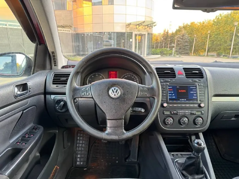 Volkswagen golf 5 2005г 🛞 цена: 395.000р❗️❗️❗️ покрашена не очень, за эту цену подарок -двигатель 1.6 mpi контрактный, пробег 80.000км, не дымит, не троит, работает ровно! -коробка механическая 6-ступенчатая, не хрустит, не выбивает, 10.000км назад менял сцепление. -салон ухоженный, сидения полу ковши, с электро регулировкой сидением, подогрев сидений, мультируль, регулировка зеркал, монитор с блютусом, и многое другое ! -ходовая перебрана, не стучит, не гремит, работает как мячик! ⛽️едет бодро, расход 6-7 литров по трассе, по городу 8-9 литров. -по кузову, в круг обвесы gti, выхлоп, диски 17 радиуса, тоже от gti, по кузову есть моменты, коцки, рыжики, ничего критичного, дно целое. 📃по документам полный порядок, ограничений нету, любой вид переоформления. 🌎машина находится в г. донецк, осмотр по договоренности, 📞 +7 949 452 4995 💸цена: 395.000р ❗️❗️❗️ 📞 звоните: +7(949)4524995 - фотография - 6