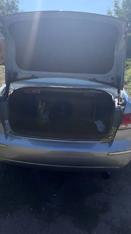 Продается hyundai sonata 5 поколение nf рестайлинг (2008 год) 📍 местоположение: г. луганск 🚗 автомобиль в отличном состоянии! идеален для семейных поездок и каждодневных поездок по городу. 🔧 особенности: * двигатель: в хорошем состоянии. * кпп: автомат, в отличном состоянии. * климат-контроль: кондиционер заправлен и охлаждает идеально, печка греет как надо. * музыка: отличный звук с современной android-магнитолой. * сигнализация: установлена сигнализация с автозапуском starline v2 eco для вашего комфорта и безопасности. * шины: новая зимняя резина pirelli (липучка), диски r16. * свет: яркие фары и птф для отличной видимости. 👨‍👩‍👧‍👦 машина подходит для семейных поездок: просторный салон, удобный мультируль, все работает как нужно. 🔨 кузов: есть незначительные косметические дефекты, но это не влияет на внешний вид и эксплуатацию. 📜 документы: чистые, я собственник, готов к любому виду переоформления. 💰 цена: 750.000 ₽ (торг уместен). ‼️ внимание: перекупам просьба не бе 📞 звоните: +7(959)2048787 - фотография - 2