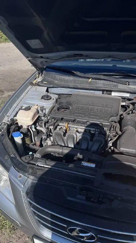 Продается hyundai sonata 5 поколение nf рестайлинг (2008 год) 📍 местоположение: г. луганск 🚗 автомобиль в отличном состоянии! идеален для семейных поездок и каждодневных поездок по городу. 🔧 особенности: * двигатель: в хорошем состоянии. * кпп: автомат, в отличном состоянии. * климат-контроль: кондиционер заправлен и охлаждает идеально, печка греет как надо. * музыка: отличный звук с современной android-магнитолой. * сигнализация: установлена сигнализация с автозапуском starline v2 eco для вашего комфорта и безопасности. * шины: новая зимняя резина pirelli (липучка), диски r16. * свет: яркие фары и птф для отличной видимости. 👨‍👩‍👧‍👦 машина подходит для семейных поездок: просторный салон, удобный мультируль, все работает как нужно. 🔨 кузов: есть незначительные косметические дефекты, но это не влияет на внешний вид и эксплуатацию. 📜 документы: чистые, я собственник, готов к любому виду переоформления. 💰 цена: 750.000 ₽ (торг уместен). ‼️ внимание: перекупам просьба не бе 📞 звоните: +7(959)2048787 - фотография - 3