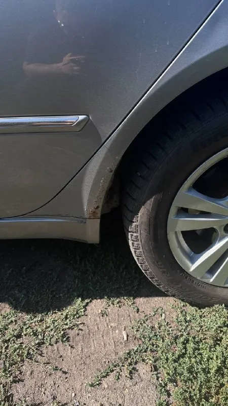 Продается hyundai sonata 5 поколение nf рестайлинг (2008 год) 📍 местоположение: г. луганск 🚗 автомобиль в отличном состоянии! идеален для семейных поездок и каждодневных поездок по городу. 🔧 особенности: * двигатель: в хорошем состоянии. * кпп: автомат, в отличном состоянии. * климат-контроль: кондиционер заправлен и охлаждает идеально, печка греет как надо. * музыка: отличный звук с современной android-магнитолой. * сигнализация: установлена сигнализация с автозапуском starline v2 eco для вашего комфорта и безопасности. * шины: новая зимняя резина pirelli (липучка), диски r16. * свет: яркие фары и птф для отличной видимости. 👨‍👩‍👧‍👦 машина подходит для семейных поездок: просторный салон, удобный мультируль, все работает как нужно. 🔨 кузов: есть незначительные косметические дефекты, но это не влияет на внешний вид и эксплуатацию. 📜 документы: чистые, я собственник, готов к любому виду переоформления. 💰 цена: 750.000 ₽ (торг уместен). ‼️ внимание: перекупам просьба не бе 📞 звоните: +7(959)2048787 - фотография - 4