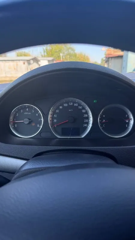 Продается hyundai sonata 5 поколение nf рестайлинг (2008 год) 📍 местоположение: г. луганск 🚗 автомобиль в отличном состоянии! идеален для семейных поездок и каждодневных поездок по городу. 🔧 особенности: * двигатель: в хорошем состоянии. * кпп: автомат, в отличном состоянии. * климат-контроль: кондиционер заправлен и охлаждает идеально, печка греет как надо. * музыка: отличный звук с современной android-магнитолой. * сигнализация: установлена сигнализация с автозапуском starline v2 eco для вашего комфорта и безопасности. * шины: новая зимняя резина pirelli (липучка), диски r16. * свет: яркие фары и птф для отличной видимости. 👨‍👩‍👧‍👦 машина подходит для семейных поездок: просторный салон, удобный мультируль, все работает как нужно. 🔨 кузов: есть незначительные косметические дефекты, но это не влияет на внешний вид и эксплуатацию. 📜 документы: чистые, я собственник, готов к любому виду переоформления. 💰 цена: 750.000 ₽ (торг уместен). ‼️ внимание: перекупам просьба не бе 📞 звоните: +7(959)2048787 - фотография - 6