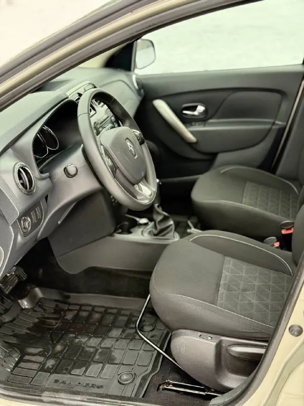 🇫🇷 renault sandero stepway 💰цена: 1 300 000р 🏢город: мариуполь 📅год выпуска: 2019 🧾пробег: 18 888км. ⚙️двигатель: 1.6 16v. ⛽топливо: бензин ⚙️кпп: автомат 📞 телефон: +7-989-263-55-56 +7-949-551-91-52 +7-949-727-41-51.. . ="emoji" style="background-image:url('//telegram. org/img/emoji/40/e29c85.png')">✅ оцинкованный кузов 🚙 двигатель k4m 1.6 16v очень резвый и надежный в паре с классическим гидротрансформаторным автоматом dp2. мягкая ходовая, высокий клиренс. ✅ самая максимальная комплектация: ❄️ климат-контроль, гур, abs, 2 airbag, подогрев сидений, птф, круиз-контроль и ограничитель скорости, регулировка по высоте сиденья и руля, кожаный мультируль, полный электопакет. ➕ новая зимняя резина. улица шевченко 2️⃣6️⃣9️⃣ 🏦 возможна продажа в кредит по двум документам. - фотография - 9