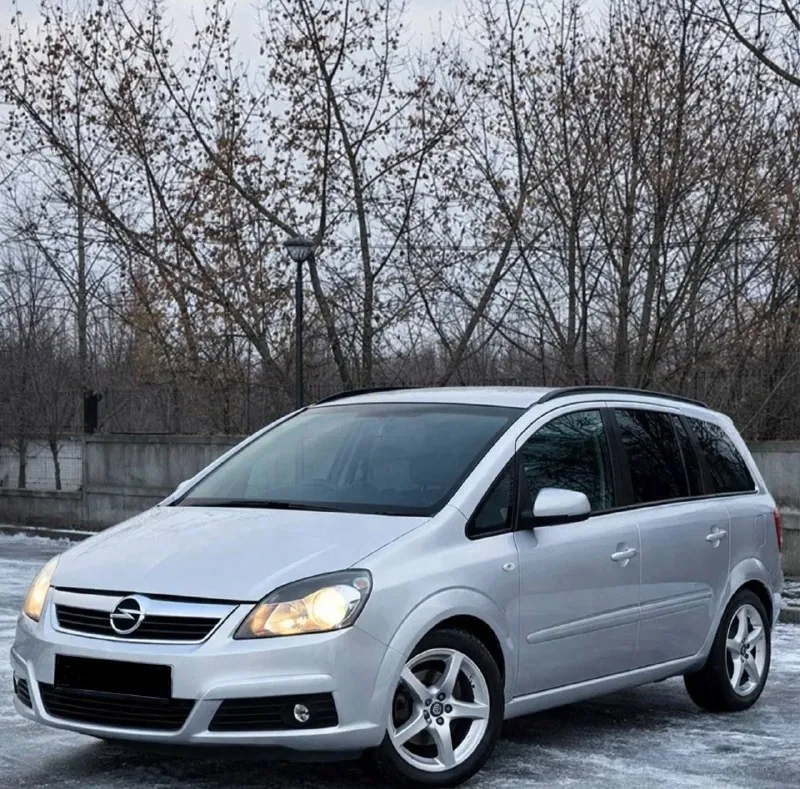 Продам‼️ opel zafira б 2007г. выпуска⏱️🇩🇪 пробег: 180.000 родной объем двигателя 1.8 л. бензин мкпп -5-ти ступенчатая двигатель : на 5+✔️работает идеально коробка передач : на 5+ работает идеально все передачи включается без проблем✔️ автомобиль ухоженный и в очень хорошем состоянии как внешне так и технически каждые 7000 км проходит т о в автомобиле есть все для комфортного вождения стеклоподъемники электро регулировка зеркал доводчик стёкл кондиционер датчик дождя, датчик света, туманки, подогревы сидений, хорошая аудиосистема заводские колонки планшет android работает очень хорошо играет очень качественно, мультируль, камера заднего вида, парктроники, установлен видеорегистратор снимает и сзади и спереди к этому всему ещё добавляется одна камера заднего вида которая тоже снимает что происходит сзади автомобиля работает все очень хорошо салон очень приятный и ухоженный, стоит новая зимняя резина r16 на заводских литых дисках цена 💲: 660.000 рублей + торг +79490760747 - фотография - 2