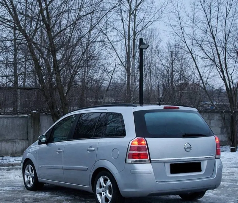 Продам‼️ opel zafira б 2007г. выпуска⏱️🇩🇪 пробег: 180.000 родной объем двигателя 1.8 л. бензин мкпп -5-ти ступенчатая двигатель : на 5+✔️работает идеально коробка передач : на 5+ работает идеально все передачи включается без проблем✔️ автомобиль ухоженный и в очень хорошем состоянии как внешне так и технически каждые 7000 км проходит т о в автомобиле есть все для комфортного вождения стеклоподъемники электро регулировка зеркал доводчик стёкл кондиционер датчик дождя, датчик света, туманки, подогревы сидений, хорошая аудиосистема заводские колонки планшет android работает очень хорошо играет очень качественно, мультируль, камера заднего вида, парктроники, установлен видеорегистратор снимает и сзади и спереди к этому всему ещё добавляется одна камера заднего вида которая тоже снимает что происходит сзади автомобиля работает все очень хорошо салон очень приятный и ухоженный, стоит новая зимняя резина r16 на заводских литых дисках цена 💲: 660.000 рублей + торг +79490760747 - фотография - 3