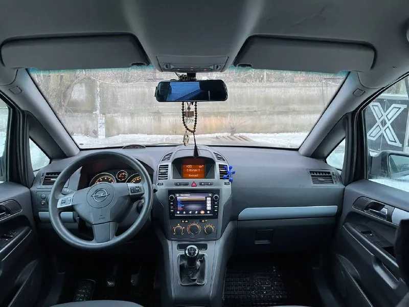 Продам‼️ opel zafira б 2007г. выпуска⏱️🇩🇪 пробег: 180.000 родной объем двигателя 1.8 л. бензин мкпп -5-ти ступенчатая двигатель : на 5+✔️работает идеально коробка передач : на 5+ работает идеально все передачи включается без проблем✔️ автомобиль ухоженный и в очень хорошем состоянии как внешне так и технически каждые 7000 км проходит т о в автомобиле есть все для комфортного вождения стеклоподъемники электро регулировка зеркал доводчик стёкл кондиционер датчик дождя, датчик света, туманки, подогревы сидений, хорошая аудиосистема заводские колонки планшет android работает очень хорошо играет очень качественно, мультируль, камера заднего вида, парктроники, установлен видеорегистратор снимает и сзади и спереди к этому всему ещё добавляется одна камера заднего вида которая тоже снимает что происходит сзади автомобиля работает все очень хорошо салон очень приятный и ухоженный, стоит новая зимняя резина r16 на заводских литых дисках цена 💲: 660.000 рублей + торг +79490760747 - фотография - 6