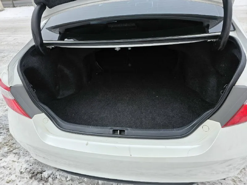 Продам toyota camry 55, 2015 года выпуска. цена: 1 700 000 рублей (торг у капота). телефон для связи: +7 949 327 93 00 характеристики и комплектация: объём двигателя 2.5 л, автоматическая коробка передач (акпп) кондиционер подогрев сидений круиз-контроль камера заднего вида монитор оригинальная аудиосистема jbl кожаный салон обогрев зеркал и стекол автомобиль в родной краске, вся безопасность целая и родная. есть небольшие дефекты по кузову. пробег — 220 000 км. состояние хорошее, ухоженный автомобиль. местонахождение: шахтёрск. звоните, отвечу на все вопросы! 📞 звоните: +7(949)3279300 - фотография - 5