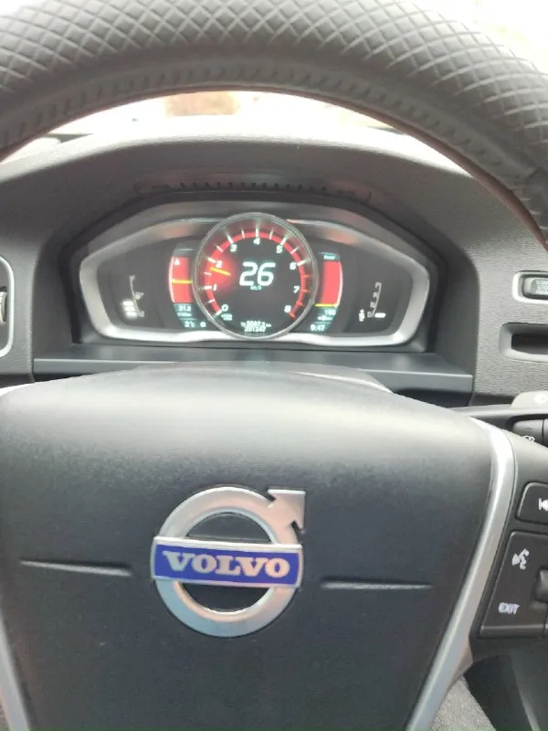 Продам volvo s60 т5 2011года в r-design. объем 2,5 турбо 249л. с. пробег 240т каждый день на ходу много функций датчик:дождя, света, движения, активныйкруиз и т. д. надёжный и комфортный цена 1650000 т. р. для тех кто не знает что такое r-design. компания volvo представила пакет доработок для моделей s60 и v60 нового поколения. комплект r-design сочетает в себе аэродинамический обвес, заниженную спортивную подвеску, а также большое количество аксессуаров для интерьера. внешне автомобили с пакетом r-design отличаются черной решеткой радиатора, спортивным передним бампером, спойлером на крышку багажника, а также диффузором на задний бампер. +79498171586 александр осмотр г. донецк, возможно обмен на универсал. 📞 звоните: +7(949)8171586 - фотография - 5