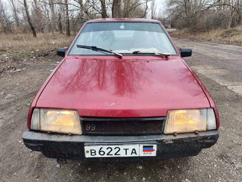 Ваз 21099 1995г на ходу двигатель 1.5 не дымит работает ровно карбюратор почищен и настроен коробка 5ст пропала 2я скорость. остальные все работают по электрике свет, дворники, зарядка все работает, печка греет резина зимняя новый акб фаркоп дно есть нечего не выпадает учет днр цена 49 т. р торг у капота макеевка /червоногвардейский +7 949 386-36-34 📲 tg: @shyrik95 📞 звоните: +7(949)3863634 - фотография - 8