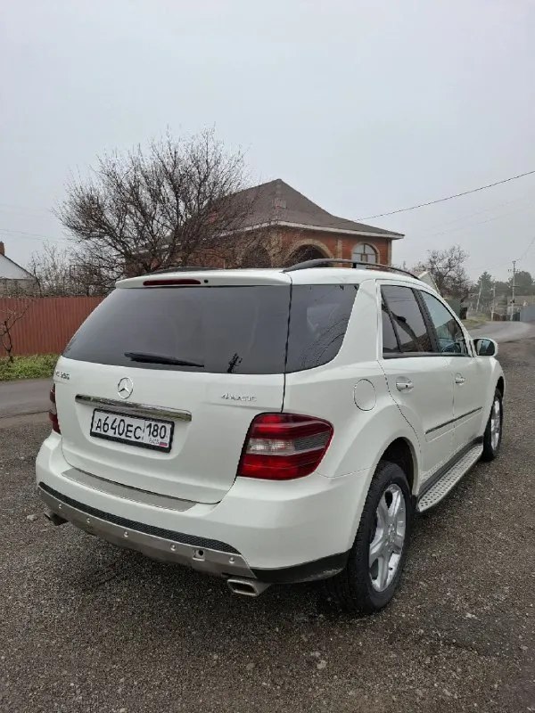 Продам mercedes мл-350 полный привод. газ-бензин 2008 г с родным пробегом 275.000 км, 2й хозяин с салона. автомобиль не бит не крашен, полностью в заводской краске даже бампера, все стёкла родные, по машине нет ниодной ошибки, двигатель и коробка в отличном состоянии, салон кожа + алькантара, коробка автомат, люк, климат контроль, подогрев сиденьев, диски r19 amg с новой зимней резиной. цена : 1.350.000 ру мариуполь +79497083589 андрей 📞 звоните: +7(949)7083589 - фотография - 3