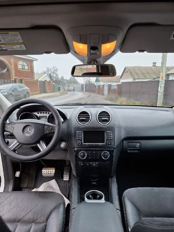 Продам mercedes мл-350 полный привод. газ-бензин 2008 г с родным пробегом 275.000 км, 2й хозяин с салона. автомобиль не бит не крашен, полностью в заводской краске даже бампера, все стёкла родные, по машине нет ниодной ошибки, двигатель и коробка в отличном состоянии, салон кожа + алькантара, коробка автомат, люк, климат контроль, подогрев сиденьев, диски r19 amg с новой зимней резиной. цена : 1.350.000 ру мариуполь +79497083589 андрей 📞 звоните: +7(949)7083589 - фотография - 8