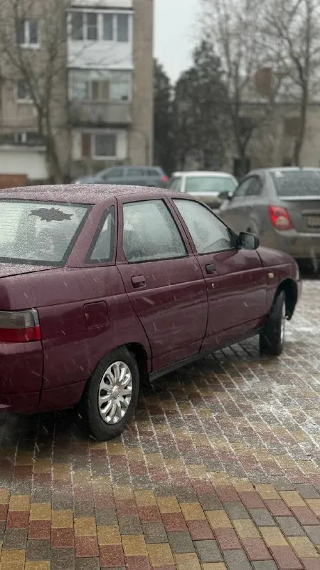 Продам ваз 2110 8 клоп 🚗 состояние хорошее🎀 хороший инжектор коробка переключает нормально ничего не выбивает кпп после ремонта днище целое без дыр печка греет заменены все сальники есть фаркоп заменен датчик холостого хода датчик дросельной заслонки резина хорошая зимняя документы в порядке цена 200.т. р торг у капота г. мариуполь +79490851105 📲 tg: @vladimir_21070 📞 звоните: +7(949)0851105 - фотография - 4