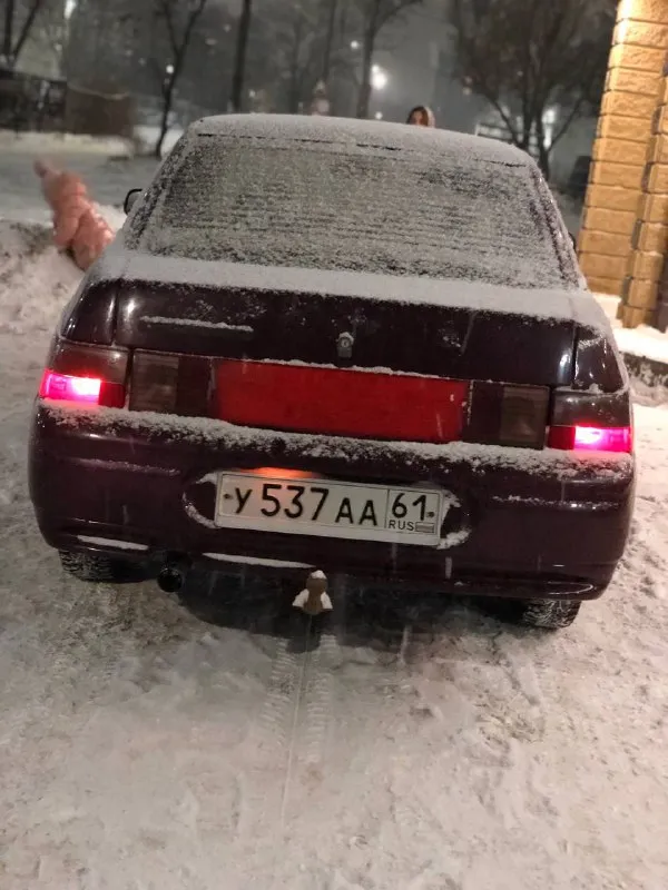 Продам ваз 2110 8 клоп 🚗 состояние хорошее🎀 хороший инжектор коробка переключает нормально ничего не выбивает кпп после ремонта днище целое без дыр печка греет заменены все сальники есть фаркоп заменен датчик холостого хода датчик дросельной заслонки резина хорошая зимняя документы в порядке цена 200.т. р торг у капота г. мариуполь +79490851105 📲 tg: @vladimir_21070 📞 звоните: +7(949)0851105 - фотография - 6