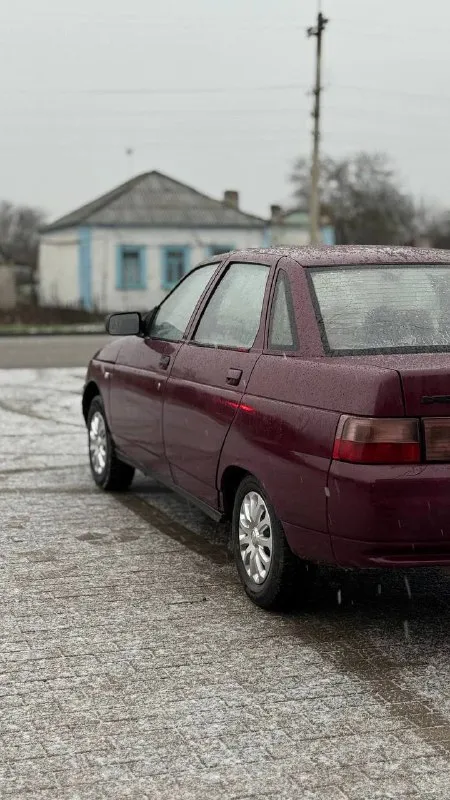 Продам ваз 2110 8 клоп 🚗 состояние хорошее🎀 хороший инжектор коробка переключает нормально ничего не выбивает кпп после ремонта днище целое без дыр печка греет заменены все сальники есть фаркоп заменен датчик холостого хода датчик дросельной заслонки резина хорошая зимняя документы в порядке цена 200.т. р торг у капота г. мариуполь +79490851105 📲 tg: @vladimir_21070 📞 звоните: +7(949)0851105 - фотография - 7