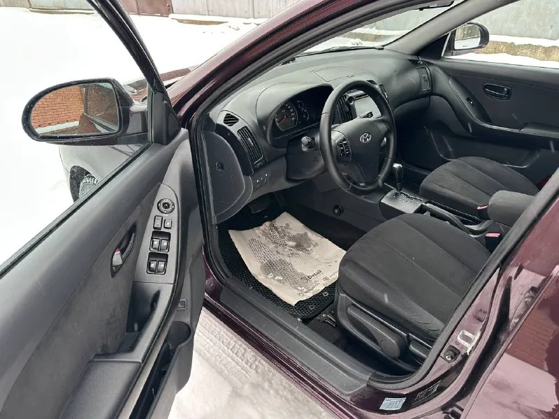 ❗продам hyundai elantra❗ год выпуска 2007,мотор 1.6 коробка: автомат, пробег: 259.000км ✅цена: 670.000 руб торг 📑 юридически абсолютно чистая, любое переоформление без проблем! ♻автомобиль в отличном состоянии. мотор в идеале, коробка тоже (переключает плавно без рывков и пинков). кузов в идеальном состоянии, рыжиков и гнили нет. ♻комплектация: климат контроль, датчик дождя, мультируль, круиз контроль, 3х режимный подогрев сидений, электро регулировка и подогрев боковых зеркал, центральный замок, усилитель руля, стеклоподъемники,8 подушек безопасности, abs, esp. 🏠осмотр днр, г. амвросиевка ☎️подробности по телефону: +79493060188 +79885749747 - фотография - 5