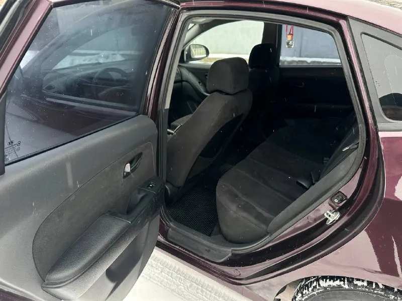 ❗продам hyundai elantra❗ год выпуска 2007,мотор 1.6 коробка: автомат, пробег: 259.000км ✅цена: 670.000 руб торг 📑 юридически абсолютно чистая, любое переоформление без проблем! ♻автомобиль в отличном состоянии. мотор в идеале, коробка тоже (переключает плавно без рывков и пинков). кузов в идеальном состоянии, рыжиков и гнили нет. ♻комплектация: климат контроль, датчик дождя, мультируль, круиз контроль, 3х режимный подогрев сидений, электро регулировка и подогрев боковых зеркал, центральный замок, усилитель руля, стеклоподъемники,8 подушек безопасности, abs, esp. 🏠осмотр днр, г. амвросиевка ☎️подробности по телефону: +79493060188 +79885749747 - фотография - 6