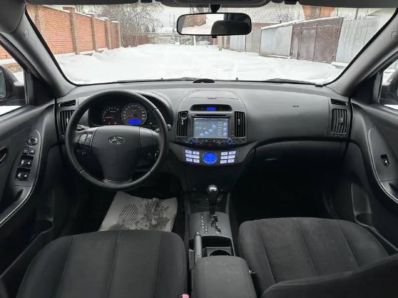 ❗продам hyundai elantra❗ год выпуска 2007,мотор 1.6 коробка: автомат, пробег: 259.000км ✅цена: 670.000 руб торг 📑 юридически абсолютно чистая, любое переоформление без проблем! ♻автомобиль в отличном состоянии. мотор в идеале, коробка тоже (переключает плавно без рывков и пинков). кузов в идеальном состоянии, рыжиков и гнили нет. ♻комплектация: климат контроль, датчик дождя, мультируль, круиз контроль, 3х режимный подогрев сидений, электро регулировка и подогрев боковых зеркал, центральный замок, усилитель руля, стеклоподъемники,8 подушек безопасности, abs, esp. 🏠осмотр днр, г. амвросиевка ☎️подробности по телефону: +79493060188 +79885749747 - фотография - 7