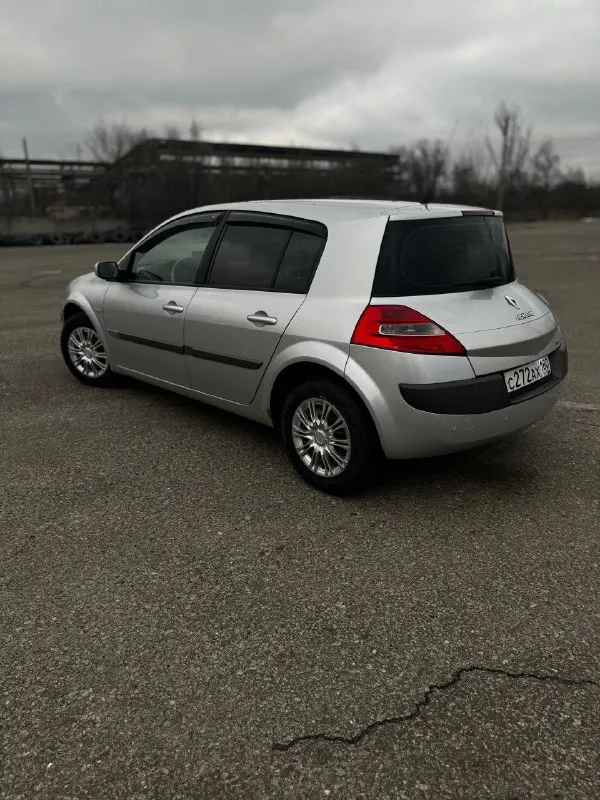 Продам renault megane 2 (рестайлинг) 2006г. в.,1.5 tdi механическая кпп! состояние достойное, оцинкованный кузов!!!всё работает исправно! по комплектации: датчик света, датчик дождя, климат, мультируль, круиз, кнопка старт-стоп, 4 электро стеклоподъёмника, лэд туманки! установлена большая магнитола! новая зимняя резина!пробег 223 тыс. км цена 550тыс. руб. торг реальному покупателю! осмотр г. макеевка. +79493336942 📲 tg: дмитрий 📞 звоните: +7(949)3336942 - фотография - 2