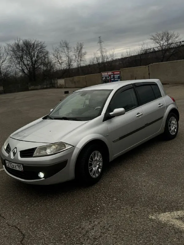 Продам renault megane 2 (рестайлинг) 2006г. в.,1.5 tdi механическая кпп! состояние достойное, оцинкованный кузов!!!всё работает исправно! по комплектации: датчик света, датчик дождя, климат, мультируль, круиз, кнопка старт-стоп, 4 электро стеклоподъёмника, лэд туманки! установлена большая магнитола! новая зимняя резина!пробег 223 тыс. км цена 550тыс. руб. торг реальному покупателю! осмотр г. макеевка. +79493336942 📲 tg: дмитрий 📞 звоните: +7(949)3336942 - фотография - 6