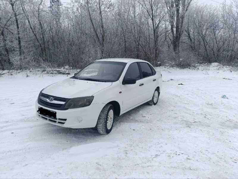 Марка автомобиля: лада гранта год выпуска: 2016 пробег: 235000 км объем двигателя: 1,6 описание: в хорошем состоянии как внешне так и технически, по факту 2й хозяин, прошита едет очень бодро, масло не ест. установлено гбо, по ходовке вся обслужена, новые фильтра, масло, торг уместен у капота, запретов и штрафов нет, оформление без проблем. остальное могу рассказать тг либо по телефону. цена: 420000 номер телефона: +79490496849 город: макеевка - фотография - 2