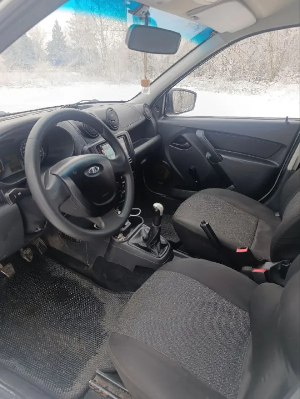 Марка автомобиля: лада гранта год выпуска: 2016 пробег: 235000 км объем двигателя: 1,6 описание: в хорошем состоянии как внешне так и технически, по факту 2й хозяин, прошита едет очень бодро, масло не ест. установлено гбо, по ходовке вся обслужена, новые фильтра, масло, торг уместен у капота, запретов и штрафов нет, оформление без проблем. остальное могу рассказать тг либо по телефону. цена: 420000 номер телефона: +79490496849 город: макеевка - фотография - 4