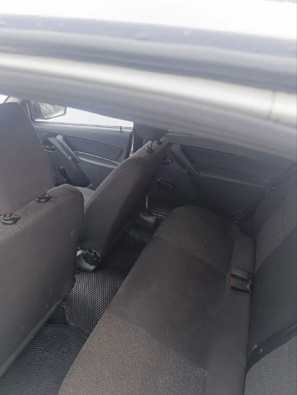 Марка автомобиля: лада гранта год выпуска: 2016 пробег: 235000 км объем двигателя: 1,6 описание: в хорошем состоянии как внешне так и технически, по факту 2й хозяин, прошита едет очень бодро, масло не ест. установлено гбо, по ходовке вся обслужена, новые фильтра, масло, торг уместен у капота, запретов и штрафов нет, оформление без проблем. остальное могу рассказать тг либо по телефону. цена: 420000 номер телефона: +79490496849 город: макеевка - фотография - 5