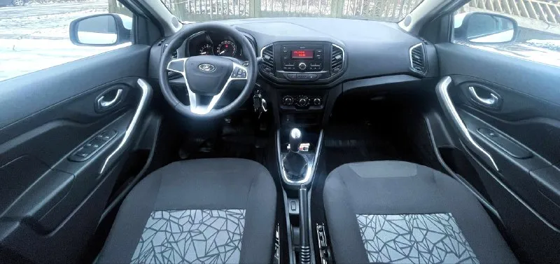 Продаю срочно цена до 30 января, 1🍋70 ваз икс-рей. 2021 года. двигатель 1.6. на механике ходовая, двигатель, коробка в идеальном состояние. машина не стучит, не гремит. как мячь абсолютно новая машина не битая, не крашеная. без царапин, без ржавчин коррозия. в родном заводском окрасе подогрев сидений. кондиционер. мультимедиа руля. сигнализация. автозапуск. электростеклоподъемники. все 4. абс. салон. ухожен. в идеальном состоянии. антизанос. 1 собственник. осмотр. алчевск-телефон +79595608946 📞 звоните: +7(959)5608946 - фотография - 9