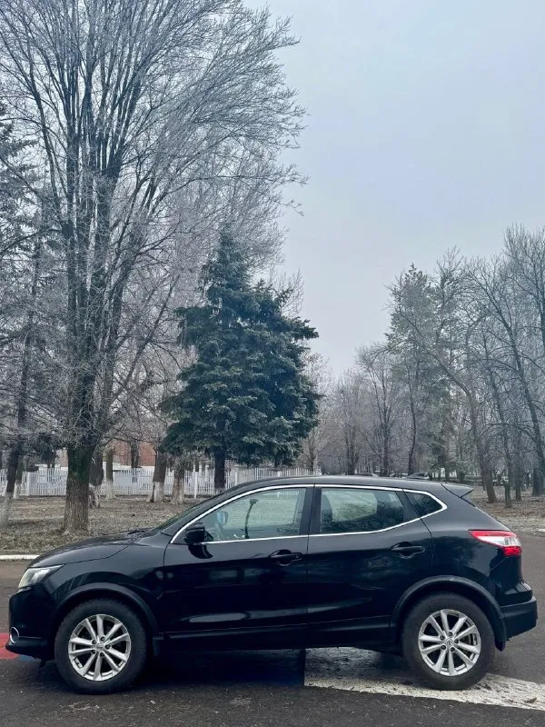 Nissan qashqai (2017г. ) пробег 170 тыс. км. двигатель 2.0 (бензин) коробка автоматическая 2 владельца, родной окрас без гнили и рыжиков, два ключа, два комплекта резины. двигатель и коробка в отличном состоянии, ходовая обслужена. 2х зонный климат-контроль мультируль, электро-зеркала, подогрев сидений, круиз-контроль, датчик света/дождя, обогрев зеркал и лобового стекла, камера заднего вида,4 стеклоподъемника, мультимедиа с bt, aux, cd, usb. сигнализация star-line с автозапуском. авто в хорошем состоянии, двигатель работает отлично, коробка переключает плавно. состояние сел и поехал! документы в порядке, переоформление в мрэо. цена : 1.495.000 рублей (торг, возможна продажа в кредит) +79493963707 (telegram) +79495834901 (telegram) 📞 звоните: +7(949)3963707 - фотография - 6