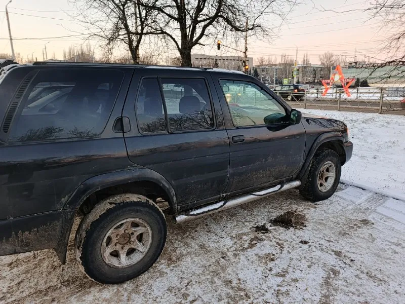 Продам nissan патфайндер 2000г. выпуска с документами все чисто 3.3 коробка автомат цена 385руб+ торг на полном уверенном ходу газ метан работает в птс вписан полный привод блокировки понижайка всё работает установлен новый стартер, обслужен генератор новые щётки и подшипники перебрана коробка новая трасса злой выхлоп шепчет без посторонних звуков в нестыдном состоянии подвеска мягенькая в поряде сидения электро все регилировки работают. кузов в идеальном состоянии для своих лет все вопросы по телефону +79591681432 г брянка 📞 звоните: +7(959)1681432 - фотография - 4