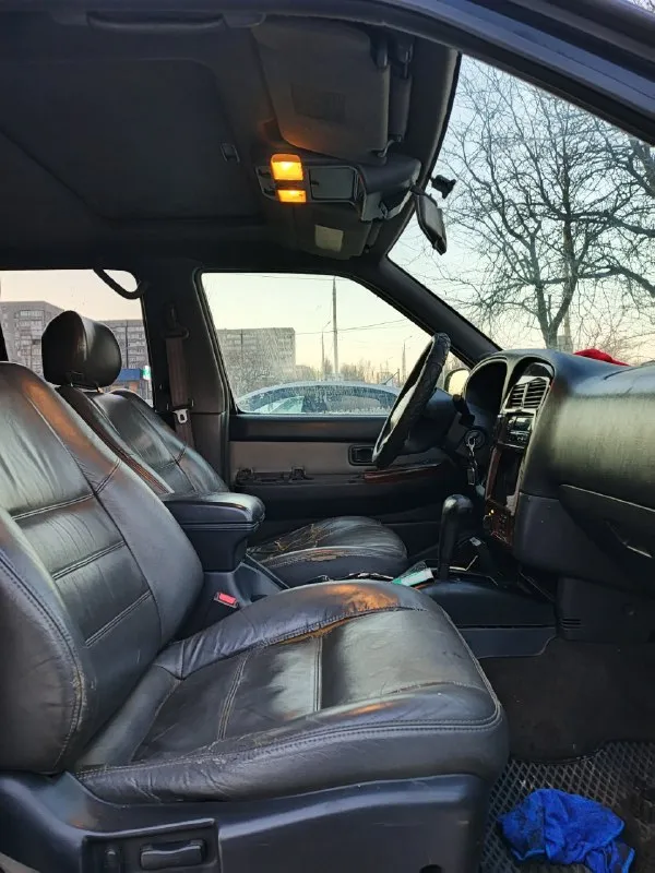Продам nissan патфайндер 2000г. выпуска с документами все чисто 3.3 коробка автомат цена 385руб+ торг на полном уверенном ходу газ метан работает в птс вписан полный привод блокировки понижайка всё работает установлен новый стартер, обслужен генератор новые щётки и подшипники перебрана коробка новая трасса злой выхлоп шепчет без посторонних звуков в нестыдном состоянии подвеска мягенькая в поряде сидения электро все регилировки работают. кузов в идеальном состоянии для своих лет все вопросы по телефону +79591681432 г брянка 📞 звоните: +7(959)1681432 - фотография - 6
