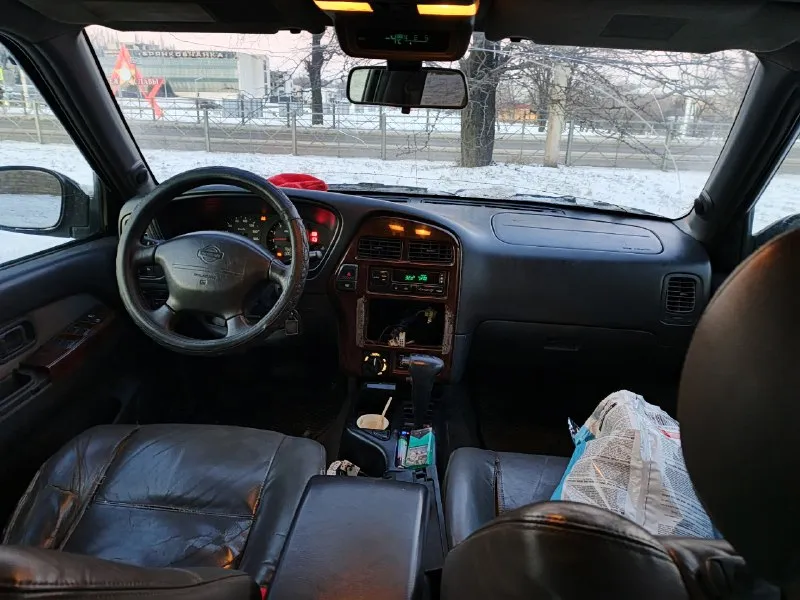 Продам nissan патфайндер 2000г. выпуска с документами все чисто 3.3 коробка автомат цена 385руб+ торг на полном уверенном ходу газ метан работает в птс вписан полный привод блокировки понижайка всё работает установлен новый стартер, обслужен генератор новые щётки и подшипники перебрана коробка новая трасса злой выхлоп шепчет без посторонних звуков в нестыдном состоянии подвеска мягенькая в поряде сидения электро все регилировки работают. кузов в идеальном состоянии для своих лет все вопросы по телефону +79591681432 г брянка 📞 звоните: +7(959)1681432 - фотография - 7