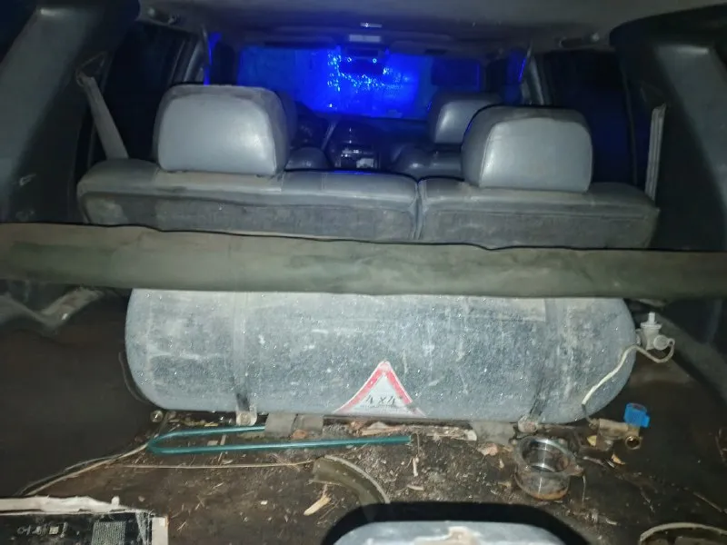 Продам nissan патфайндер 2000г. выпуска с документами все чисто 3.3 коробка автомат цена 385руб+ торг на полном уверенном ходу газ метан работает в птс вписан полный привод блокировки понижайка всё работает установлен новый стартер, обслужен генератор новые щётки и подшипники перебрана коробка новая трасса злой выхлоп шепчет без посторонних звуков в нестыдном состоянии подвеска мягенькая в поряде сидения электро все регилировки работают. кузов в идеальном состоянии для своих лет все вопросы по телефону +79591681432 г брянка 📞 звоните: +7(959)1681432 - фотография - 8