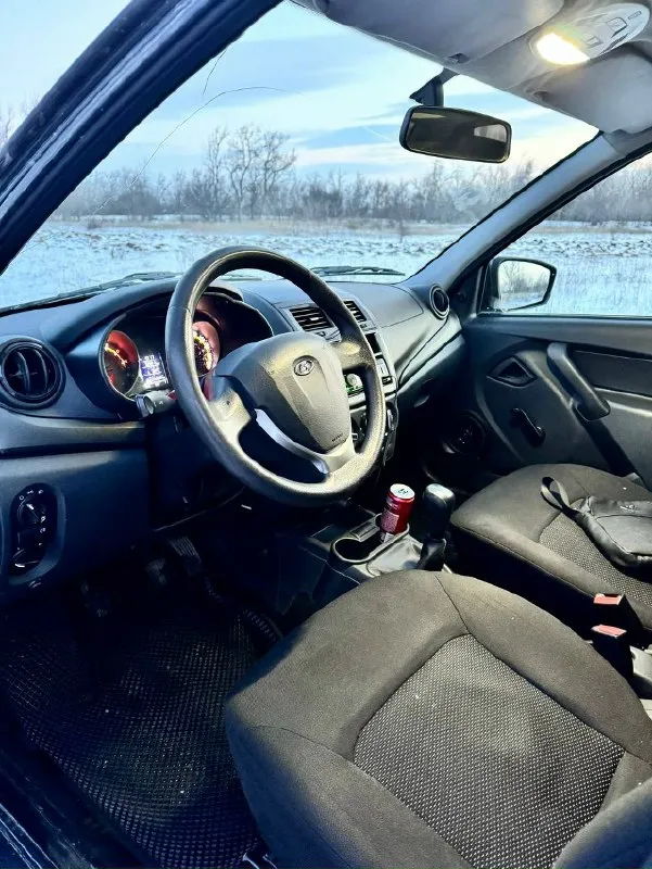 Ваз granta fl 2020г один владелец, пробег 79.000км никаких такси и тд. , только личное использование. техническая часть в идеальном состоянии, ходовая, электрика и все прочее как на новом автомобиле. двигатель работает идеально, коробка так же, проблем и нареканий нет. все стекла родные, но лобовое с трещиной кузов так же в отличном состоянии, никаких царапин, сколов и вмятин, рыжиков нет. пороги в идеальном состоянии. резина отличная нордман 7 с документами никаких проблем, все кристально чисто. более подробно по телефону расскажу. цена 575.000₽ не большой торг осмотр в снежном ( те кто с далека, пишите в телеграмм, скину видео ) тел +79493441508 📞 звоните: +7(949)3441508 - фотография - 5