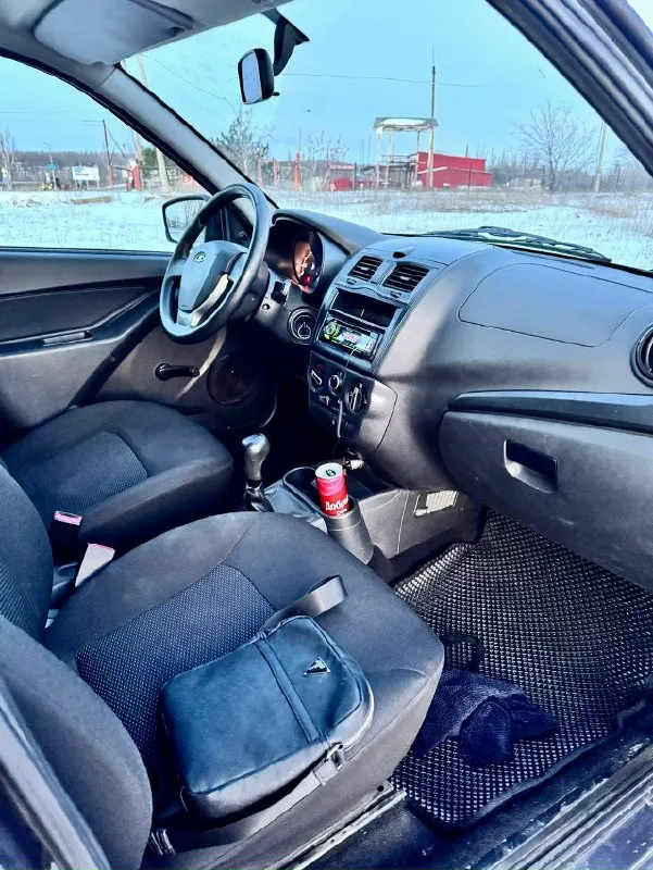 Ваз granta fl 2020г один владелец, пробег 79.000км никаких такси и тд. , только личное использование. техническая часть в идеальном состоянии, ходовая, электрика и все прочее как на новом автомобиле. двигатель работает идеально, коробка так же, проблем и нареканий нет. все стекла родные, но лобовое с трещиной кузов так же в отличном состоянии, никаких царапин, сколов и вмятин, рыжиков нет. пороги в идеальном состоянии. резина отличная нордман 7 с документами никаких проблем, все кристально чисто. более подробно по телефону расскажу. цена 575.000₽ не большой торг осмотр в снежном ( те кто с далека, пишите в телеграмм, скину видео ) тел +79493441508 📞 звоните: +7(949)3441508 - фотография - 6