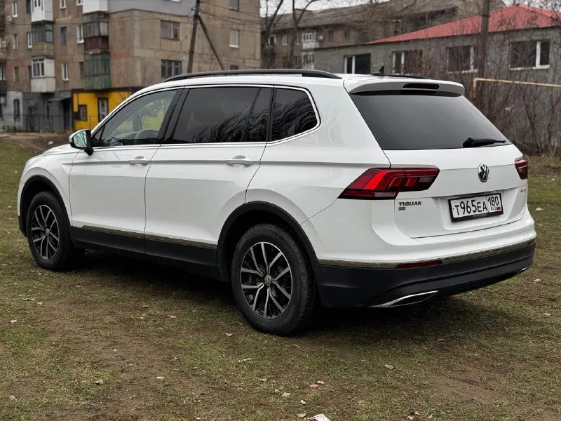 Продам 7-местный volkswagen tiguan 2021 г. объем 2,0. пробег 60 тыс. км. автомобиль в отличном состоянии, безопасность заводская, панорамная крыша, запуск двигателя с кнопки, адаптивный круиз-контроль, датчик слепых зон, климат контроль и тд. никаких вложений не требует. готов к проверкам на любом сто. осмотр автомобиля в г. енакиево. vin: 3vv3b7ax4mm060377 стоимость 3 млн. : +7 949 343-24-43; +7 949 326-26-77 📞 звоните: +7(949)3432443 - фотография - 4