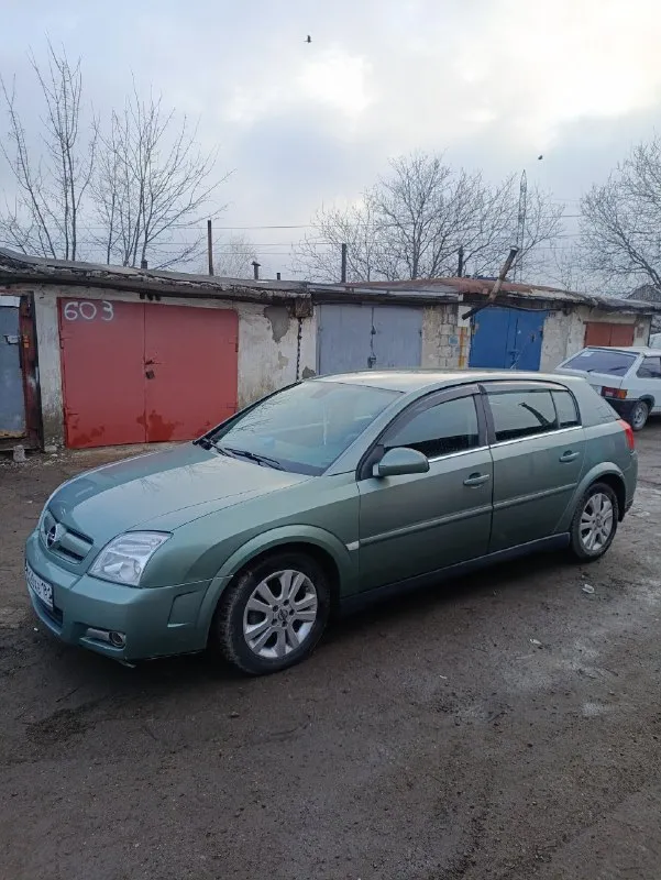 Продам opel сигнум 2003 года. 2.2 турбо дизель. коробка передач механика,5 спупенчатая. кузов оцинкованный. кондиционер работает, заправлял в июле. стеклоподъёмники все 4 работают, обогрев зеркал и заднего стекла. резина лето на титанах, зима на штампах. семейный автомобиль, гаражного хранения я 1 владелец в птс. осмотр г. перевальск-алчевск цена 420 тыс + торг возле авто +79590152950 📞 звоните: +7(959)0152950 - фотография - 2