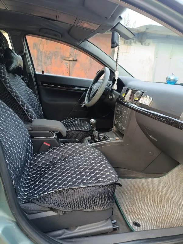 Продам opel сигнум 2003 года. 2.2 турбо дизель. коробка передач механика,5 спупенчатая. кузов оцинкованный. кондиционер работает, заправлял в июле. стеклоподъёмники все 4 работают, обогрев зеркал и заднего стекла. резина лето на титанах, зима на штампах. семейный автомобиль, гаражного хранения я 1 владелец в птс. осмотр г. перевальск-алчевск цена 420 тыс + торг возле авто +79590152950 📞 звоните: +7(959)0152950 - фотография - 5