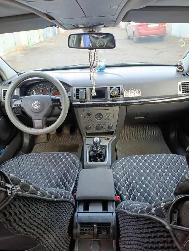 Продам opel сигнум 2003 года. 2.2 турбо дизель. коробка передач механика,5 спупенчатая. кузов оцинкованный. кондиционер работает, заправлял в июле. стеклоподъёмники все 4 работают, обогрев зеркал и заднего стекла. резина лето на титанах, зима на штампах. семейный автомобиль, гаражного хранения я 1 владелец в птс. осмотр г. перевальск-алчевск цена 420 тыс + торг возле авто +79590152950 📞 звоните: +7(959)0152950 - фотография - 9