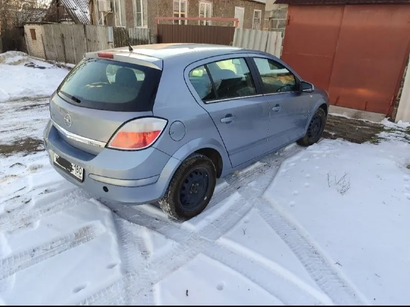 Продам opel astra h. 2004 год. пробег 218тыс. в отличном состоянии, в родном окрасе. двигатель1.6 не дымит работает ровно. коробка в отличном состоянии! ходовая не стучит не гремит. комплектация: климат-контроль, круиз-контроль, 6 подушек безопасности, датчик дождя, датчик света. машина пригнана в 21 году с европы. цена 640 торг. доп информация по тел:+79493701436 - фотография - 4