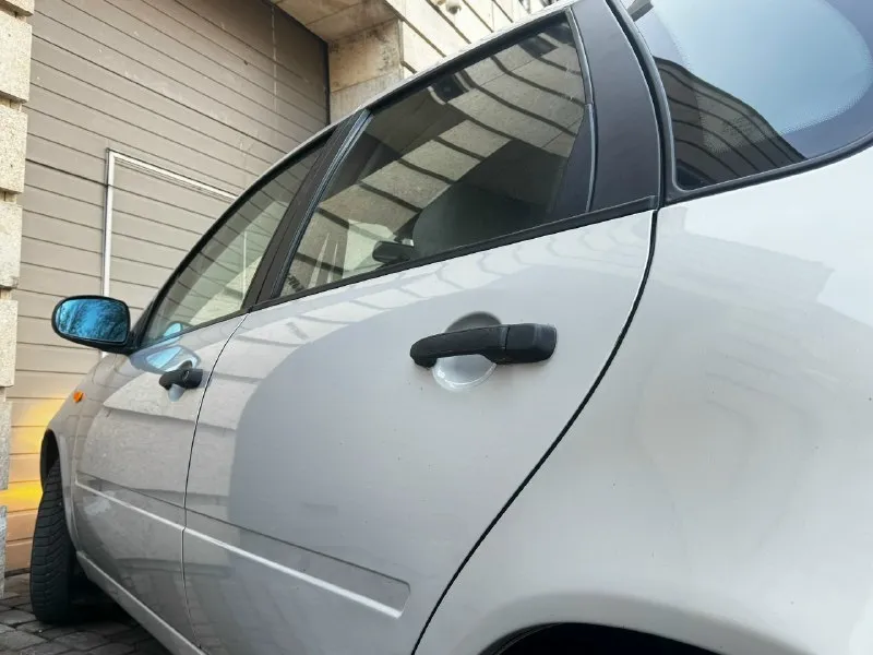 Продам ваз калина ( ваз kalina) автомобиль в отличном состоянии без дефектов близко к состоянии нового автомобиля пробег:60.000 км родной все низа дверей заводские автомобиль в родном окрасе двигатель 1.6, 16 клапанный коробка передач механика комплектация люкс: кондиционер, гур, подогревы сидений и стекла, электрозеркала,4 стеклоподъемники, сигнализация, центральный замок я собственник переоформление в мрэо в связи с нашей ситуацией со связью звоните несколько раз +79494048364 стоимость 455.000 ₽ торг возле автомобиля 📞 звоните: +7(949)4048364 - фотография - 5