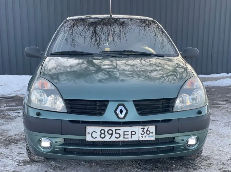 Продам renault symbol 2005 год, объем 1.4/механика автомобиль в идеальном состоянии, юридический чистый, эксплуатировался бережно, полностью обслужен и вложений не требует. без дтп родной пробег 198.261 автомобиль вложений не требует никаких, состояние сел поехал, ржавчины и гнили нет, днище не ржавое и не гнилое, мотор работает ровно, не троит не дымит, ходовая не стучит. салон в идеальном состоянии, потёртостей пятен нет, не прокуренный хорошая комплектация с кондером в авто все работает на 5+ - цена 340.000 торг при осмотре автомобиля. +79493947950 +79498573974 - фотография - 2